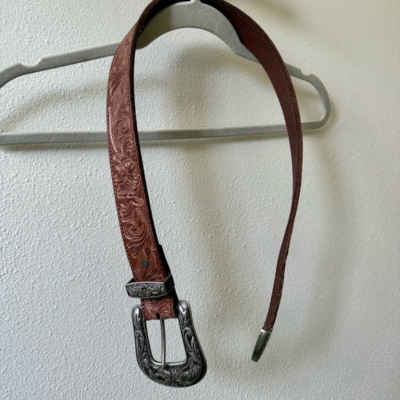 SHYANNE WOMEN'S FLORAL EMBOSSED BUCKLE BELT - Picture 3 of 6